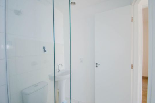 Banheiro de apartamento para alugar com 2 quartos, 48m² em Vila Itapegica, Guarulhos