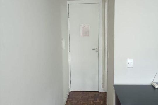 Entrada de kitnet/studio para alugar com 1 quarto, 28m² em Centro, Curitiba