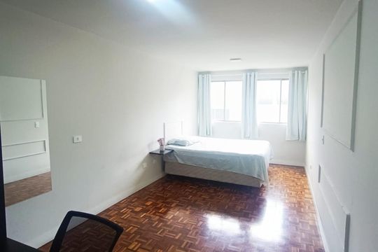 Quarto de kitnet/studio para alugar com 1 quarto, 28m² em Centro, Curitiba