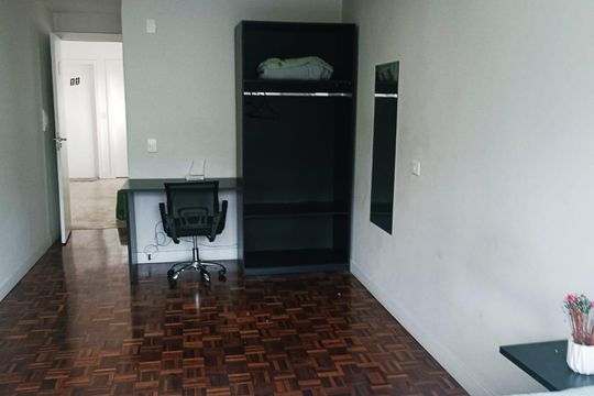 Quarto  de kitnet/studio para alugar com 1 quarto, 28m² em Centro, Curitiba