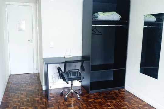 Quarto de kitnet/studio para alugar com 1 quarto, 28m² em Centro, Curitiba