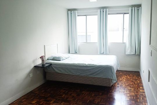 Quarto de kitnet/studio para alugar com 1 quarto, 28m² em Centro, Curitiba