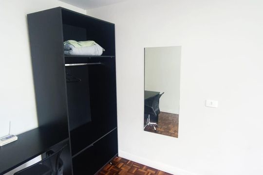 Quarto de kitnet/studio para alugar com 1 quarto, 28m² em Centro, Curitiba