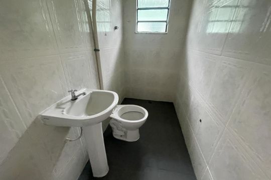 Banheiro de apartamento para alugar com 1 quarto, 42m² em Parque Lafaiete, Duque de Caxias