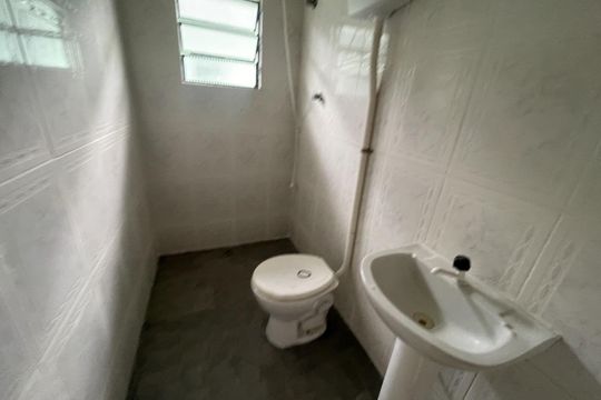 Banheiro de apartamento para alugar com 1 quarto, 41m² em Parque Lafaiete, Duque de Caxias