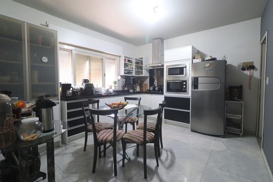 Cozinha de casa à venda com 4 quartos, 182m² em Guarani, Novo Hamburgo