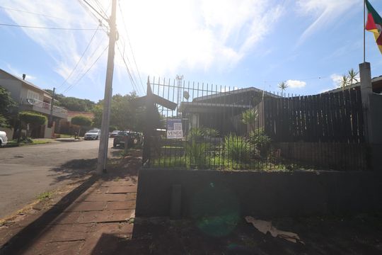 Fachada de casa à venda com 4 quartos, 182m² em Guarani, Novo Hamburgo