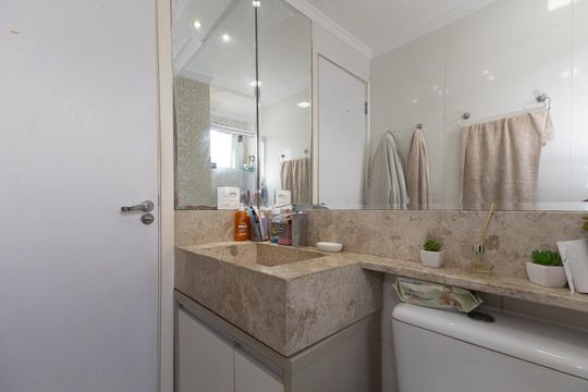 Banheiro  de apartamento à venda com 2 quartos, 48m² em Parque Edu Chaves, São Paulo