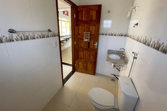 Banheiro de casa à venda com 3 quartos, 300m² em Furnas, São Paulo