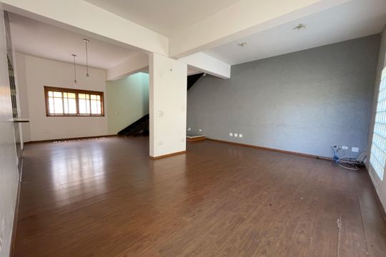 Sala de casa para alugar com 3 quartos, 300m² em Furnas, São Paulo