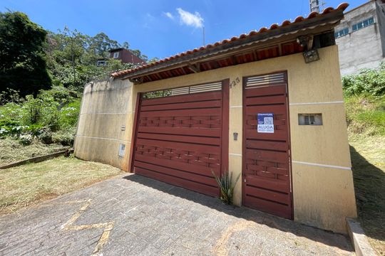 Fachada da casa de casa à venda com 3 quartos, 300m² em Furnas, São Paulo