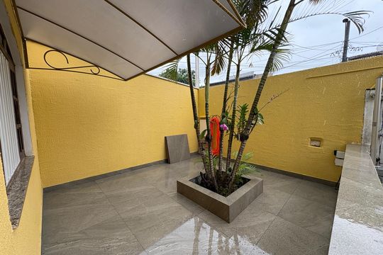 Jardim de casa à venda com 3 quartos, 175m² em Parque Residencial Jundiaí, Jundiaí