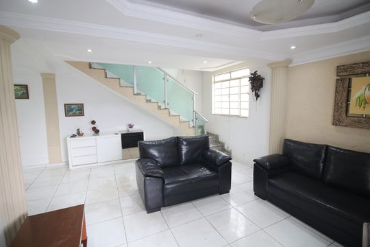 Casa à venda com 4 quartos, 314m² em Santa Helena, Belo Horizonte