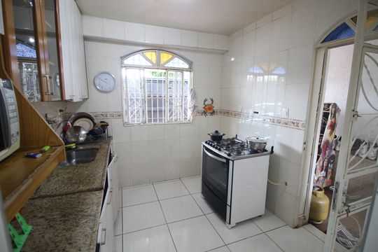Cozinha de casa à venda com 4 quartos, 314m² em Santa Helena, Belo Horizonte