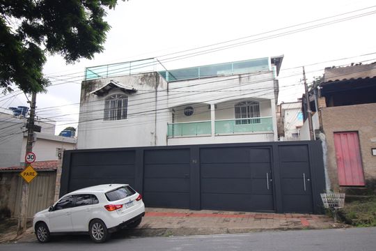 Fachada de casa à venda com 4 quartos, 314m² em Santa Helena, Belo Horizonte