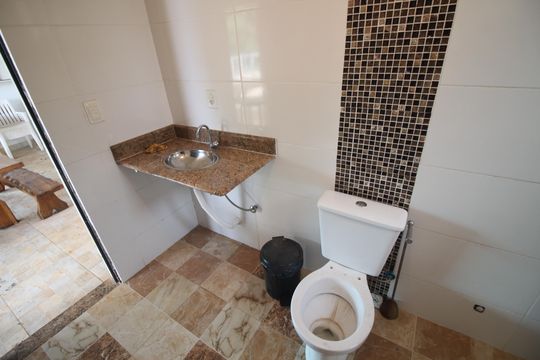 Banheiro 2 de casa à venda com 4 quartos, 314m² em Santa Helena, Belo Horizonte