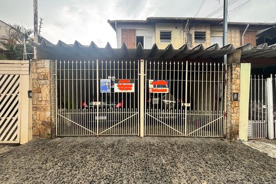 Fachada de casa à venda com 5 quartos, 162m² em Planalto Paulista, São Paulo