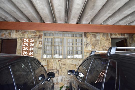 Garagem de casa à venda com 5 quartos, 162m² em Planalto Paulista, São Paulo