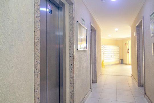 Hall de entrada de apartamento à venda com 2 quartos, 67m² em Santo Antônio, Porto Alegre