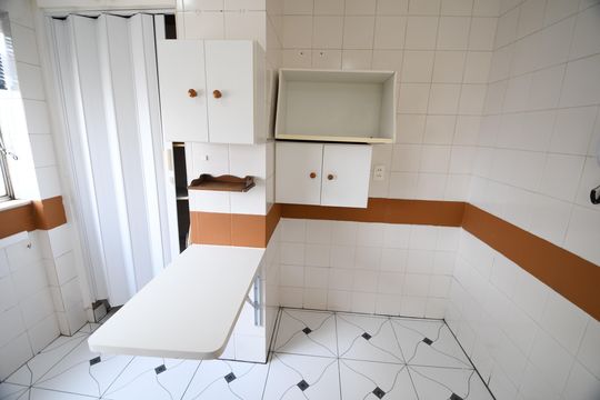 Cozinha de apartamento para alugar com 1 quarto, 60m² em Cambuí, Campinas