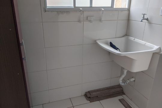 Área de serviço de apartamento para alugar com 2 quartos, 50m² em Jardim Santa Júlia, São José dos Campos
