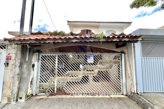 Fachada de casa para alugar com 3 quartos, 185m² em Vila Alexandria, São Paulo