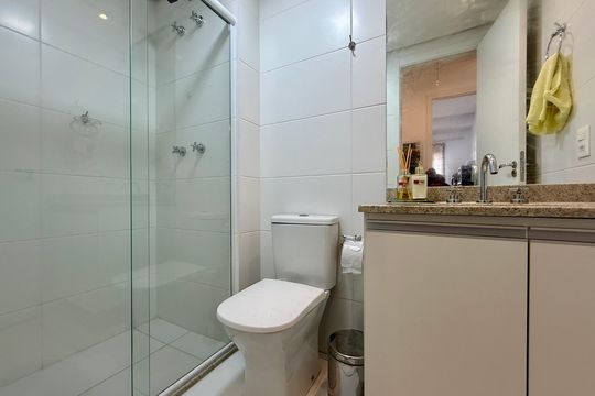 Banheiro Social  de apartamento à venda com 2 quartos, 66m² em Jardim das Acacias, São Paulo