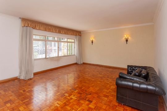 Casa à venda com 4 quartos, 300m² em Jardim Marajoara, São Paulo