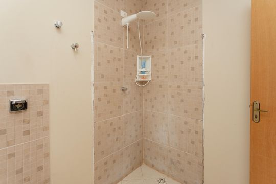Banheiro da Suíte 4 de casa à venda com 4 quartos, 300m² em Jardim Marajoara, São Paulo