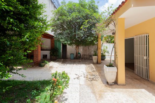 Quintal de casa à venda com 4 quartos, 300m² em Jardim Marajoara, São Paulo