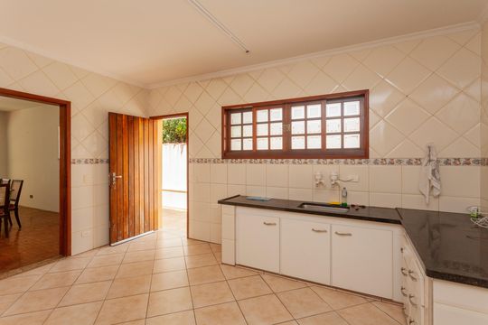 Cozinha de casa à venda com 4 quartos, 300m² em Jardim Marajoara, São Paulo