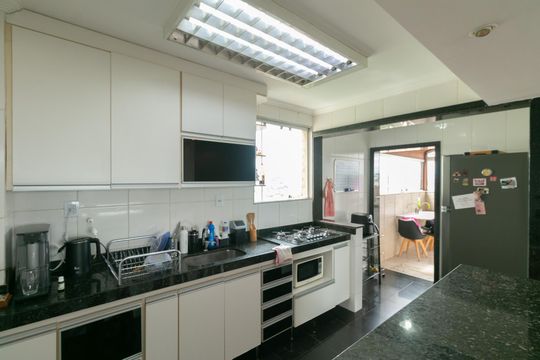 Apartamento à venda com 4 quartos, 278m² em Planalto, Belo Horizonte