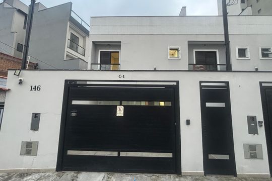 Fachada de casa à venda com 3 quartos, 195m² em Vila Vilma, Santo André