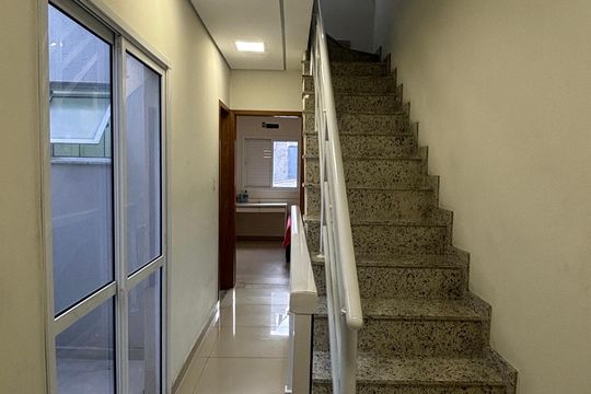 Escada de casa à venda com 3 quartos, 195m² em Vila Vilma, Santo André