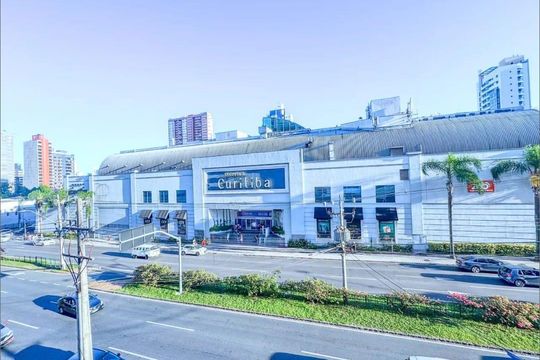 Fachada  de apartamento para alugar com 2 quartos, 59m² em Centro, Curitiba