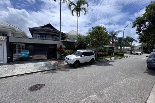 Fachada de casa à venda com 4 quartos, 383m² em Recreio dos Bandeirantes, Rio de Janeiro