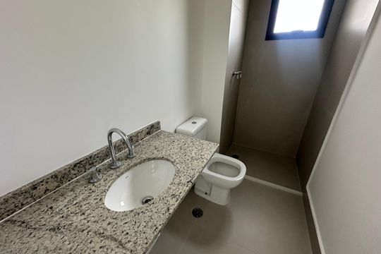 Banheiro da Suíte de apartamento à venda com 1 quarto, 64m² em Alphaville Empresarial, Barueri