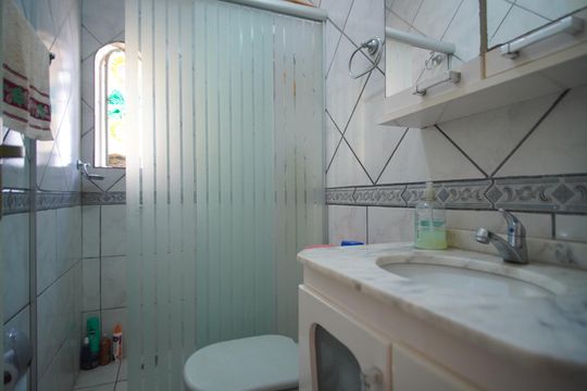 Banheiro Corredor de apartamento à venda com 3 quartos, 87m² em Bom Jesus, Porto Alegre