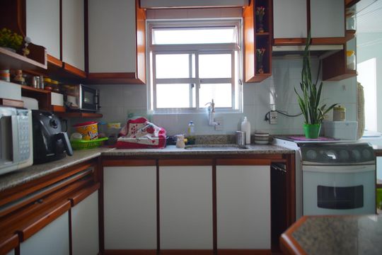 Cozinha de apartamento à venda com 3 quartos, 87m² em Bom Jesus, Porto Alegre
