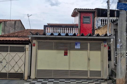 Fachada de casa à venda com 3 quartos, 190m² em Jardim Bela Vista, Guarulhos