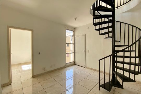 Sala de apartamento para alugar com 2 quartos, 115m² em Petrópolis, Betim