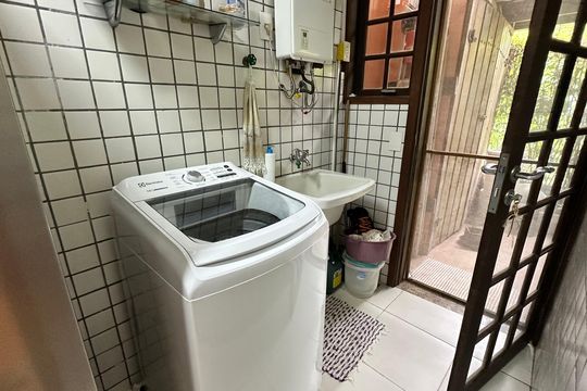 Área de serviço de casa para alugar com 5 quartos, 300m² em Vargem Grande, Rio de Janeiro