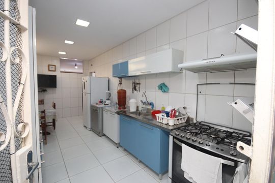 Cozinha 2 de casa à venda com 6 quartos, 256m² em Vila Constança, São Paulo
