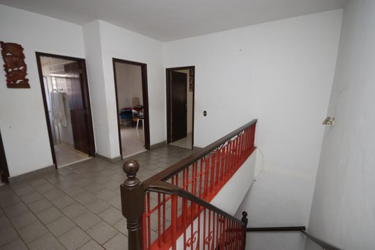 Hall de casa à venda com 6 quartos, 256m² em Vila Constança, São Paulo