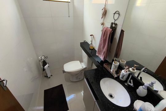 Casa à venda com 3 quartos, 213m² em Vitoria, Belo Horizonte