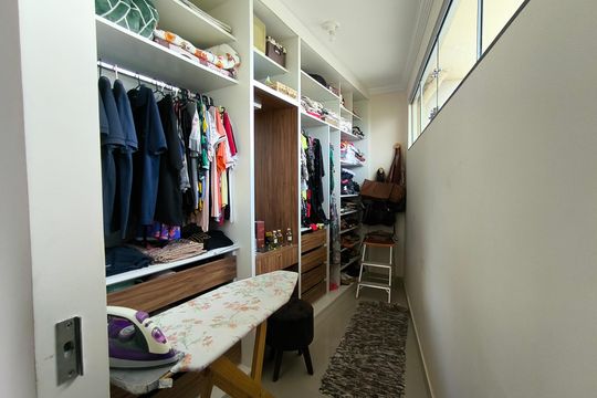 Casa à venda com 3 quartos, 213m² em Vitoria, Belo Horizonte