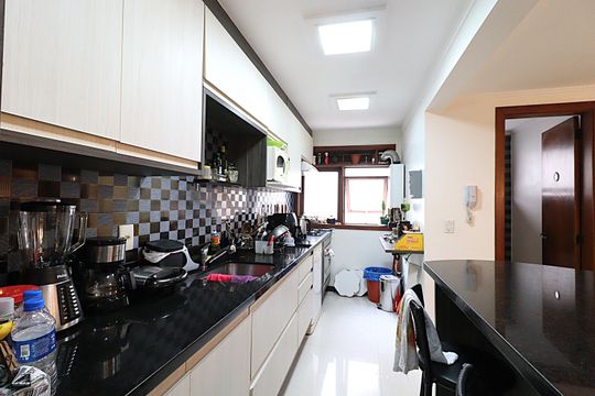 Cozinha de apartamento à venda com 3 quartos, 150m² em Petrópolis, Porto Alegre