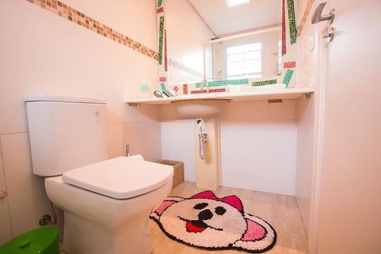 Banheiro 2 de casa de condomínio para alugar com 5 quartos, 375m² em Jardim Carvalho, Porto Alegre