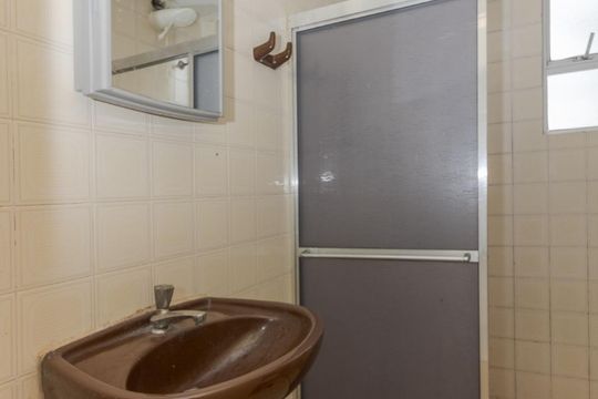 Banheiro  de apartamento para alugar com 1 quarto, 55m² em Partenon, Porto Alegre
