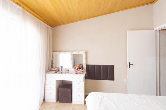 Casa à venda com 3 quartos, 120m² em Olaria, Canoas